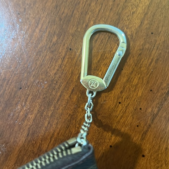 Louis Vuitton Cle Limited Ed Cherries - Picture 3 of 5